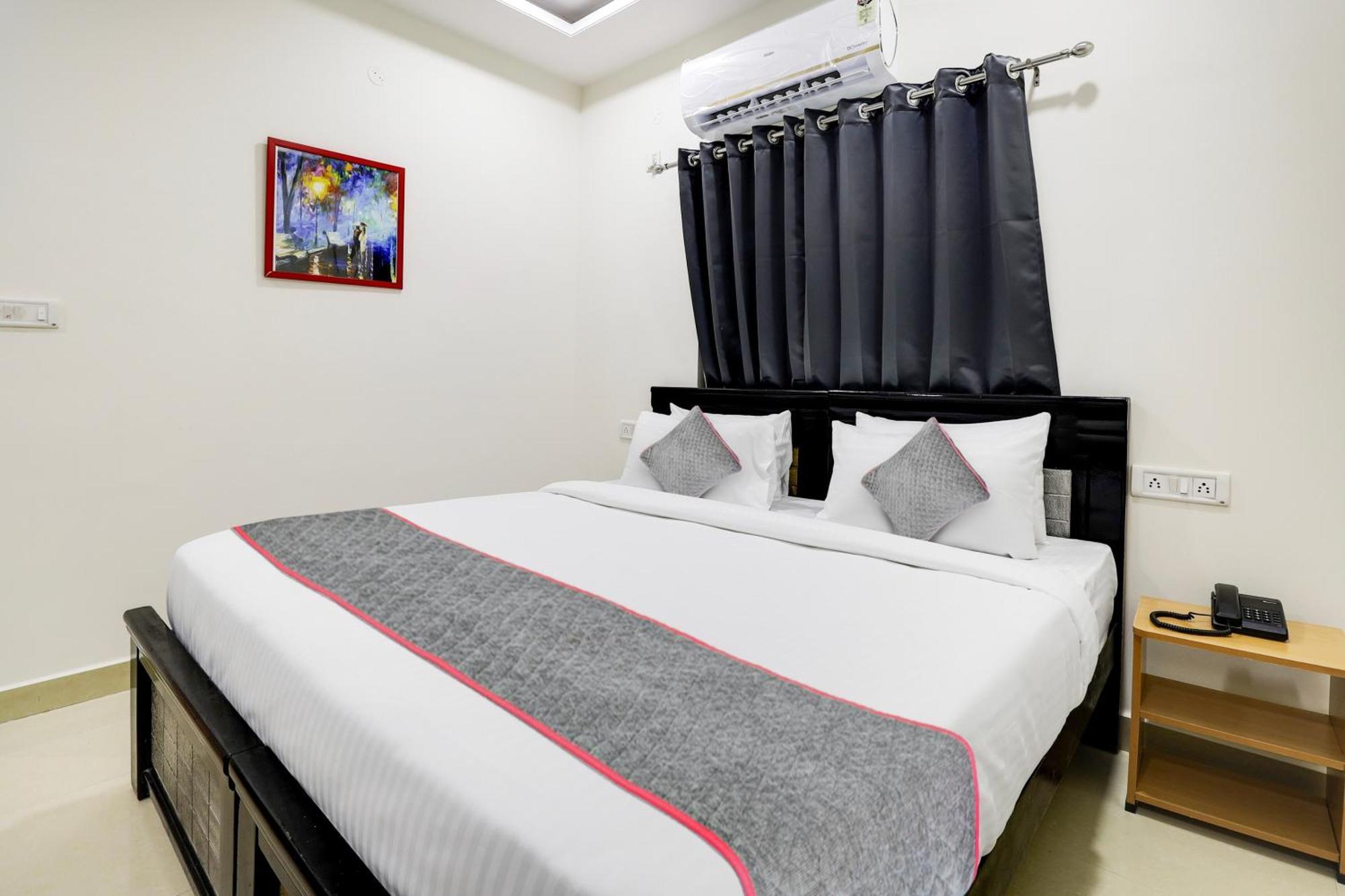 Super Townhouse De Alphabet Hotel Kukatpally Nexus Mall Hyderabad Ngoại thất bức ảnh